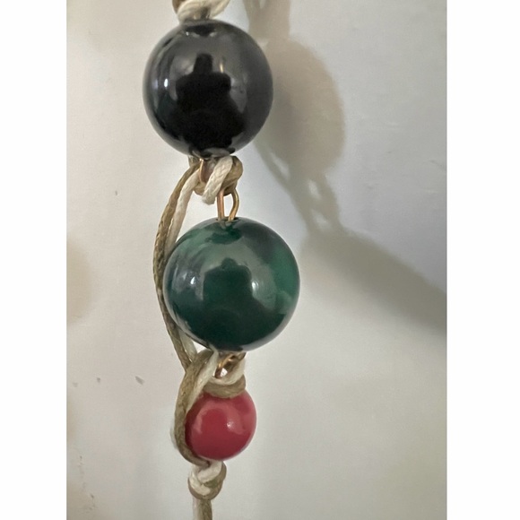🎁Bundle 2 long necklaces:red/green colored contemporary shapes linked w/macrame - Picture 2 of 13